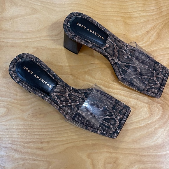 Good American Slides new without box - Picture 2 of 3